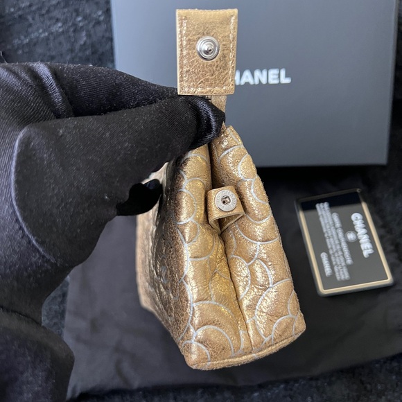 Auth Chanel Gold Camellia CC Logo Cosmetic Case - Kept Unused - Picture 5 of 9
